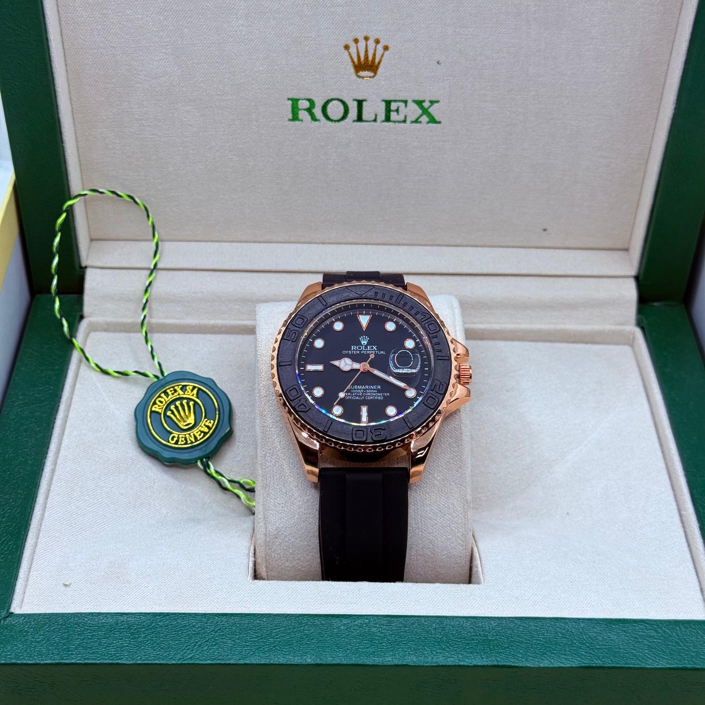 Rolex strap rose gold with black rotating dial with master lock